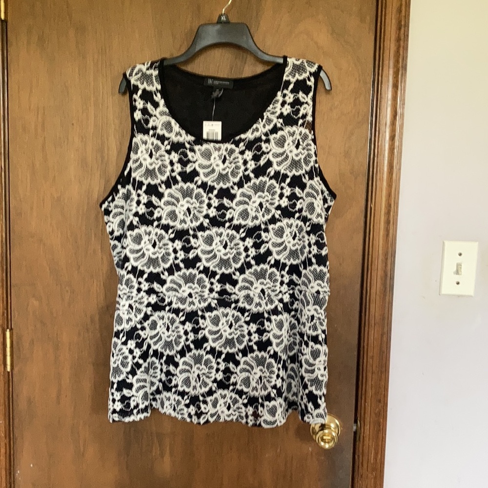 Inc sleeveless top with floral embroidered design size 2X - Picture 6 of 17